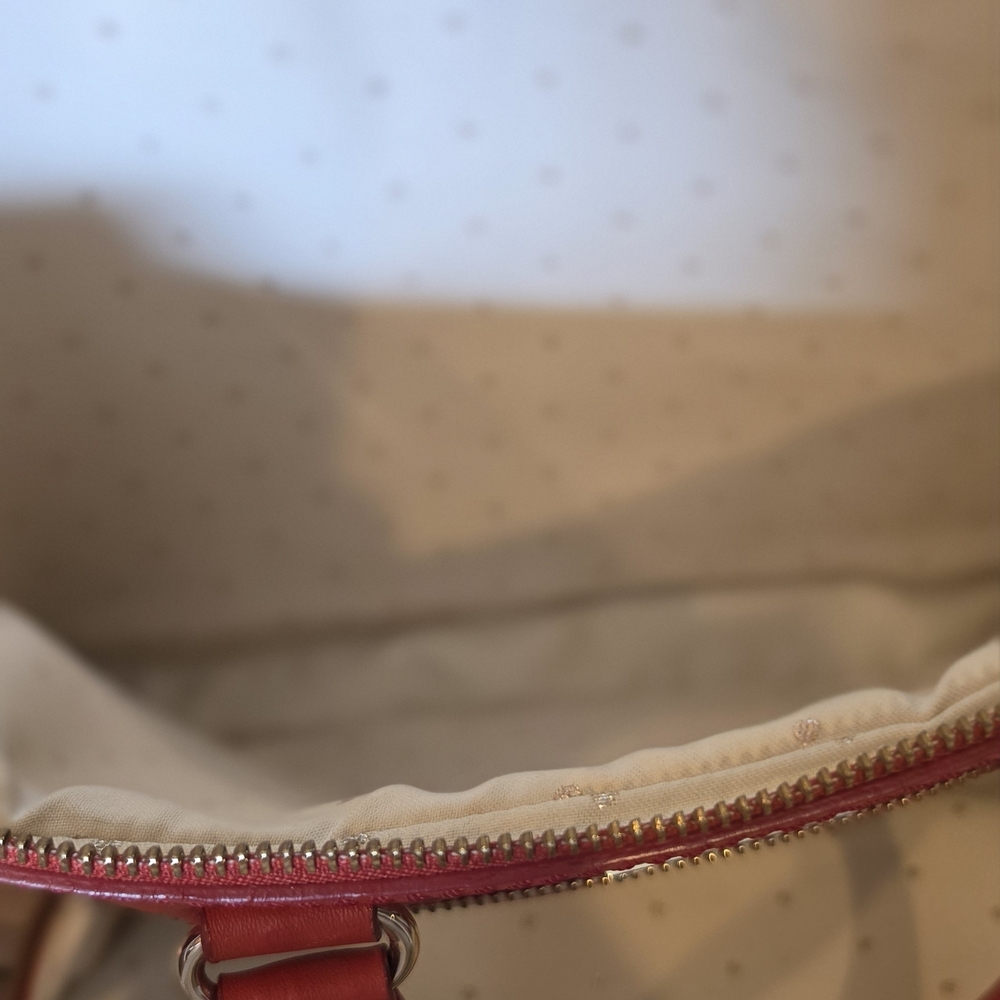 Kate Spade New York - Coral Padded Laptop  with Cream Interior and Gold Hardware - Picture 4 of 8